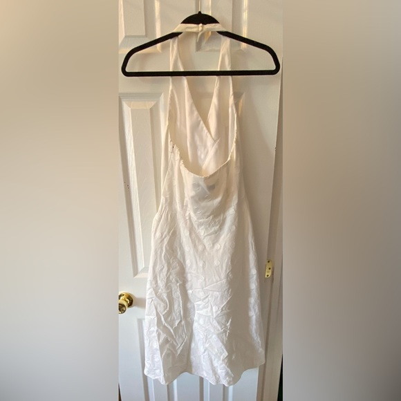 Marilyn Monroe-inspired White Halter Dress - Picture 2 of 2